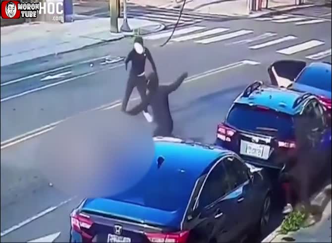 Video :In Philadelphia, a man riding a bike is shot in broad daylight (Warning - disturbing)